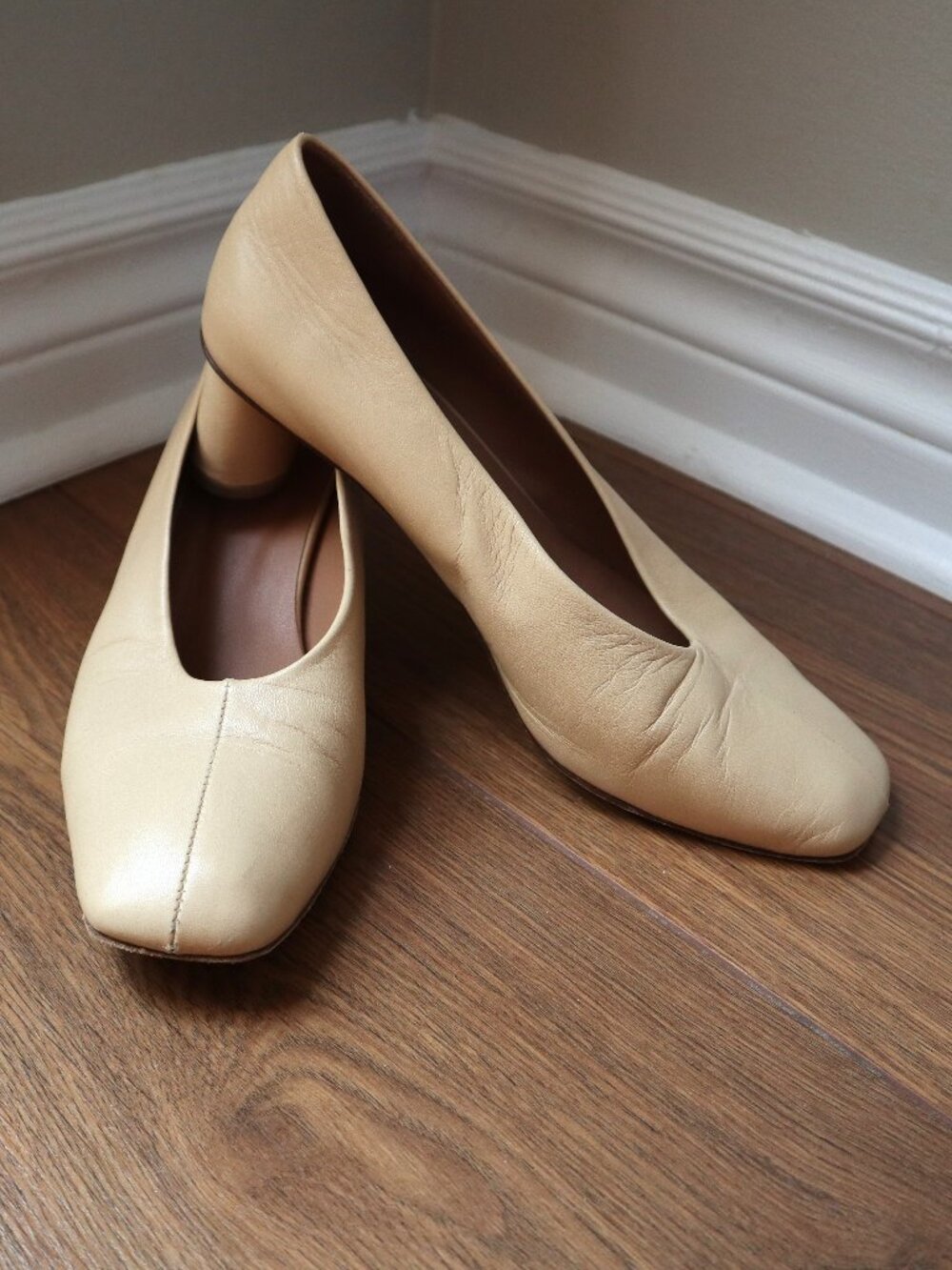 Beige LOQ Leather Heels